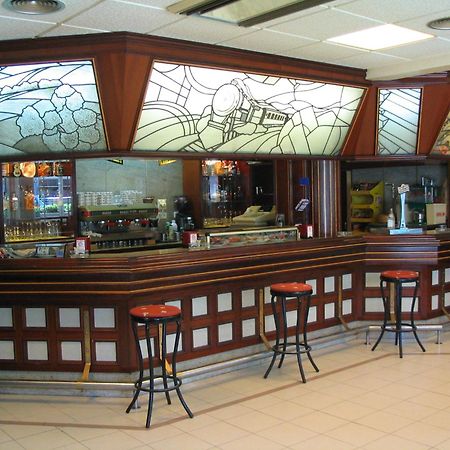 Hotel Isabel Isla Plana المطعم الصورة